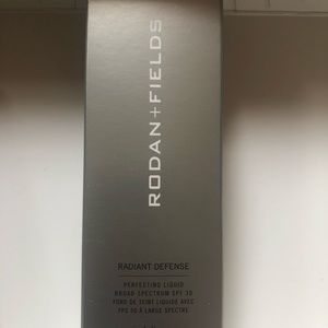 5 Radiant Defence Perfecting Liquid SPF30